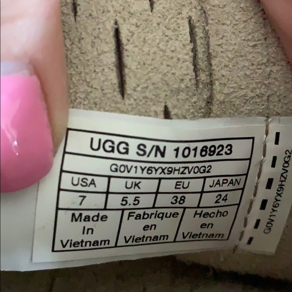 UGG Boots - cream/off white leather,size 6 1/2 or7 - Picture 7 of 8